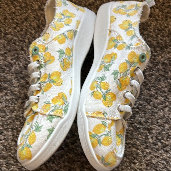 NWT VIONIC BEACH LEMON SHOES SNEAKERS VACAY SLIP ON 6.5 - Picture 6 of 11